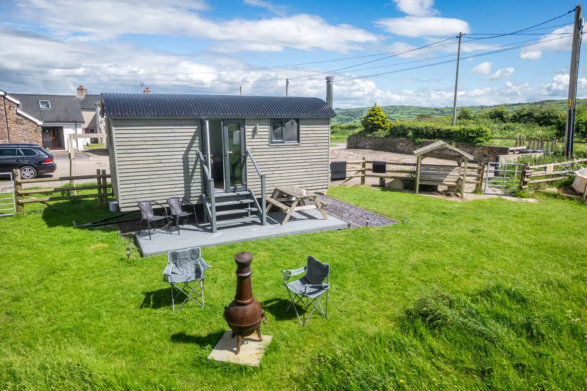 Cwtch Winnie Shepherds Hut Outside