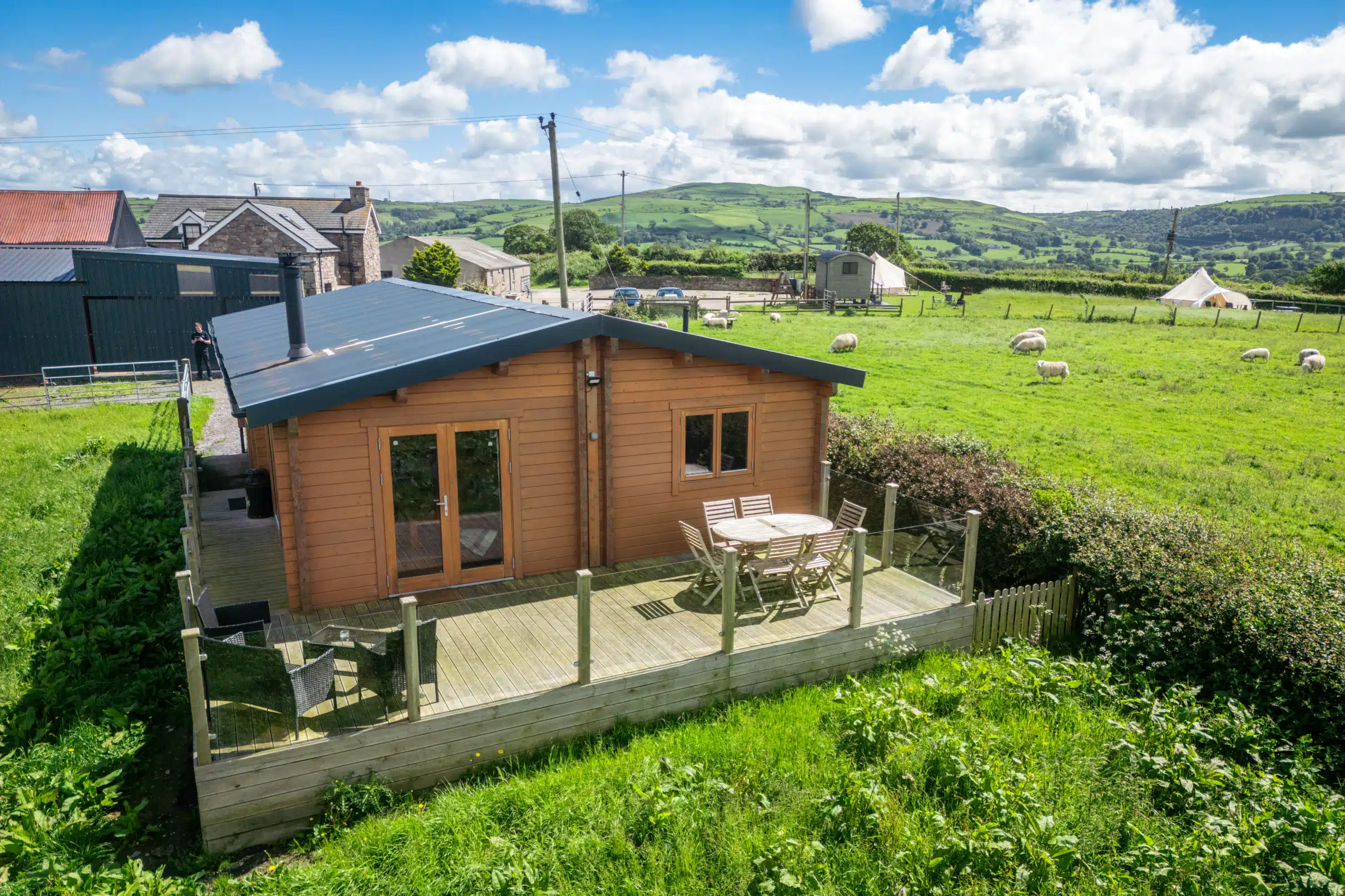 Cwtch Winnie Shepherds Hut Outside